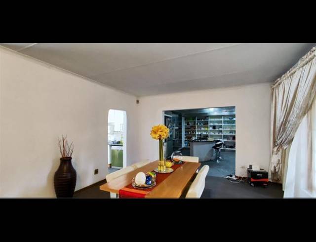 4 BEDROOM HOUSE FOR SALE IN VAN RIEBEECK PARK